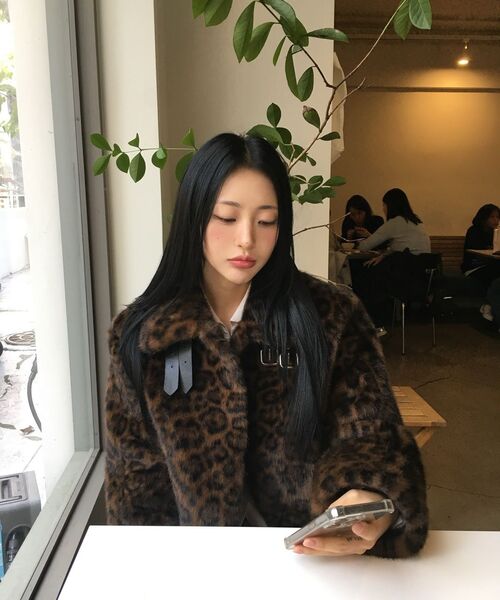 ROLAROLA(ロラロラ)の「LEOPARD COLLAR FUR JACKET BROWN(ムートンコート・レディース・ブラウン・FREE)」の11枚目の写真
