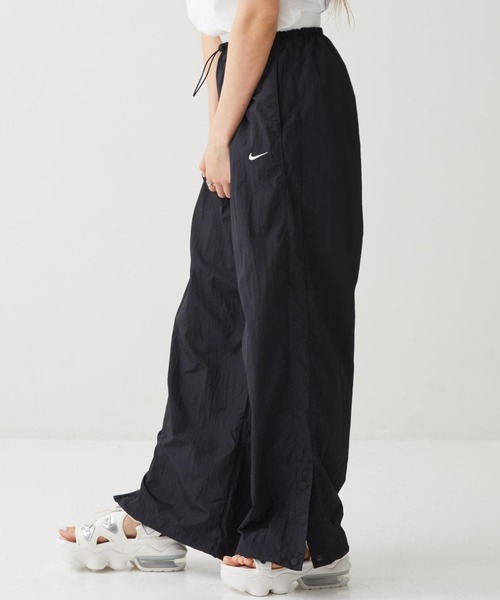 NIKE(ナイキ)の「ナイキ スポーツウェア ウィメンズ ルーズ ハイウエスト パラシュート パンツ / Nike Sportswear Women's Loose High-Waisted Parachute Pants IF0335-010 Black(その他パンツ・レディース・ブラック・M/L/XS/XL/S)」の2枚目の写真