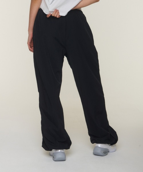 NIKE(ナイキ)の「ナイキ スポーツウェア ウィメンズ ルーズ ハイウエスト パラシュート パンツ / Nike Sportswear Women's Loose High-Waisted Parachute Pants IF0335-010 Black(その他パンツ・レディース・ブラック・M/L/XS/XL/S)」の14枚目の写真