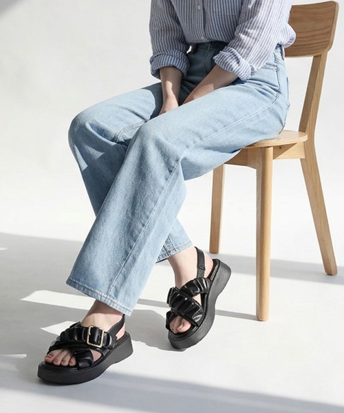 RiiiKa(リーカ)の「【RiiiKa/リーカ】シャーリングストラップサンダル(サンダル・レディース・キャメル/アイボリー/ブラック・S/M/L/LL)」の2枚目の写真