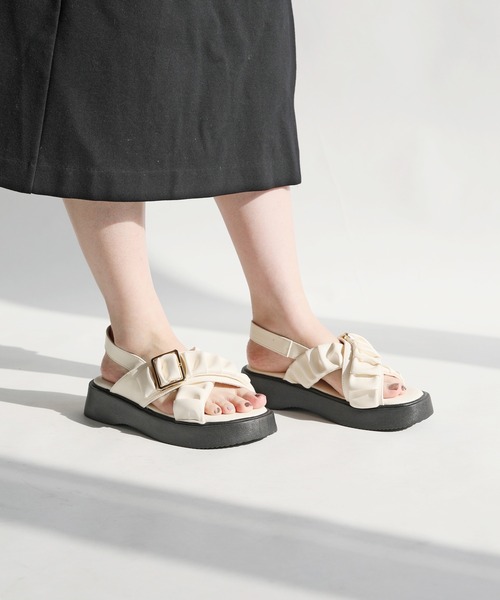 RiiiKa(リーカ)の「【RiiiKa/リーカ】シャーリングストラップサンダル(サンダル・レディース・キャメル/アイボリー/ブラック・S/M/L/LL)」の16枚目の写真