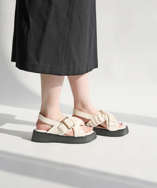 RiiiKa(リーカ)の「【RiiiKa/リーカ】シャーリングストラップサンダル(サンダル・レディース・キャメル/アイボリー/ブラック・S/M/L/LL)」の17枚目の写真