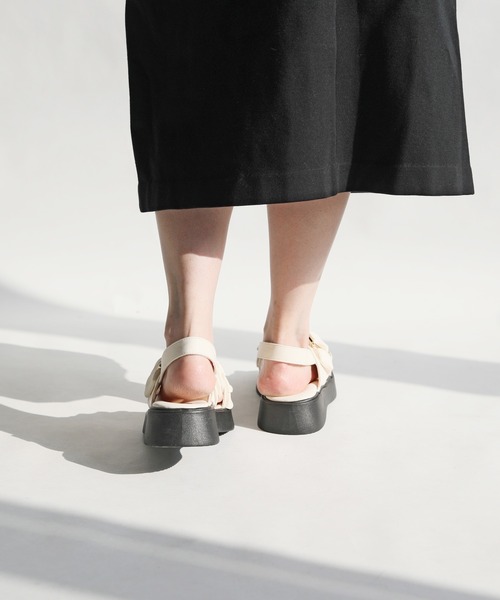 RiiiKa(リーカ)の「【RiiiKa/リーカ】シャーリングストラップサンダル(サンダル・レディース・キャメル/アイボリー/ブラック・S/M/L/LL)」の19枚目の写真