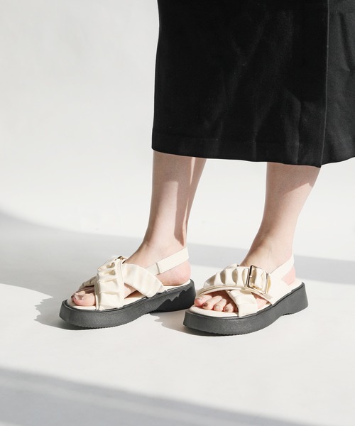 RiiiKa(リーカ)の「【RiiiKa/リーカ】シャーリングストラップサンダル(サンダル・レディース・キャメル/アイボリー/ブラック・S/M/L/LL)」の12枚目の写真