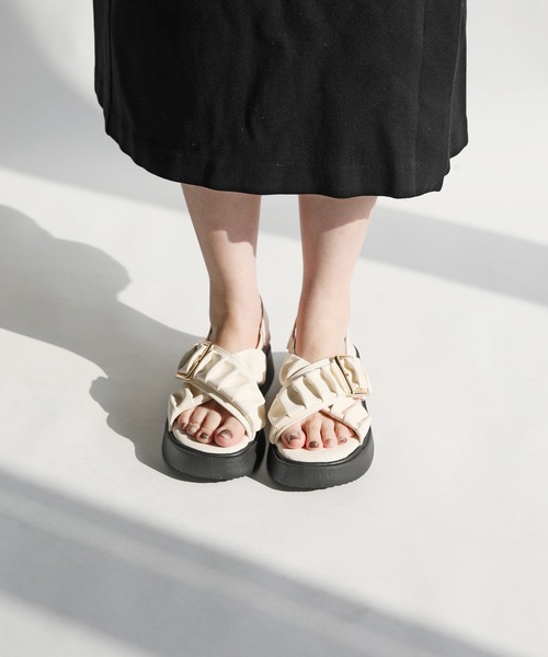 RiiiKa(リーカ)の「【RiiiKa/リーカ】シャーリングストラップサンダル(サンダル・レディース・キャメル/アイボリー/ブラック・S/M/L/LL)」の11枚目の写真