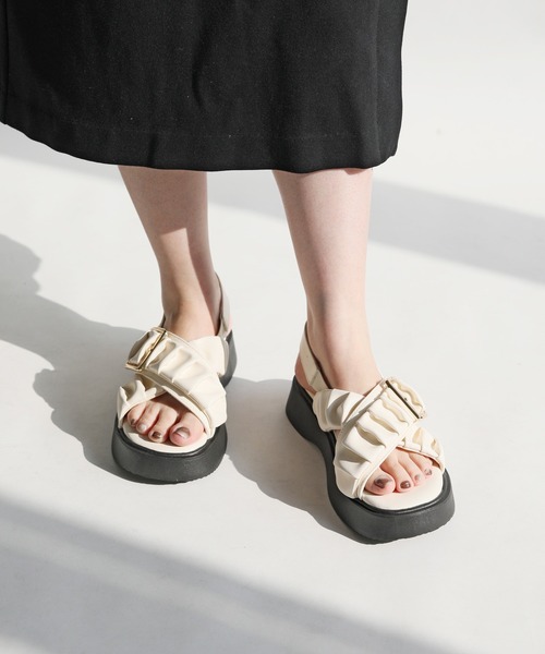 RiiiKa(リーカ)の「【RiiiKa/リーカ】シャーリングストラップサンダル(サンダル・レディース・キャメル/アイボリー/ブラック・S/M/L/LL)」の13枚目の写真