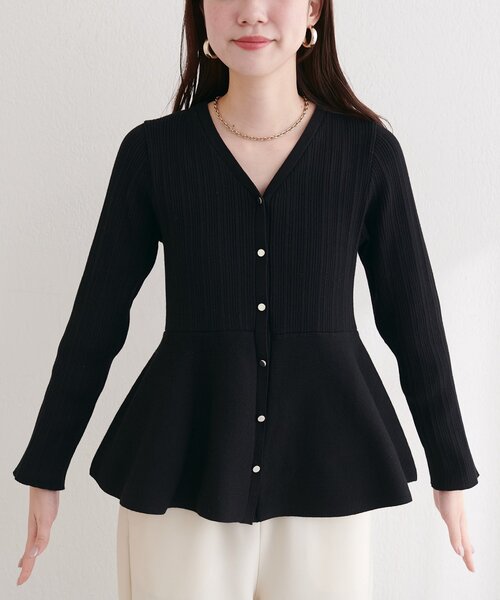 natural couture(ナチュラルクチュール)の「ランダムリブVネックペプラムカーディガン(カーディガン/ボレロ・レディース・サックスブルー/ブラック/オフホワイト/イエロー・FREE)」の18枚目の写真