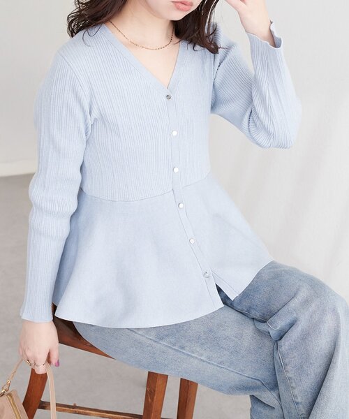 natural couture(ナチュラルクチュール)の「ランダムリブVネックペプラムカーディガン(カーディガン/ボレロ・レディース・サックスブルー/ブラック/オフホワイト/イエロー・FREE)」の11枚目の写真
