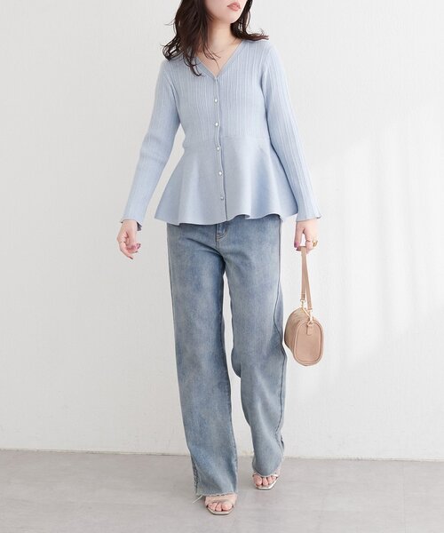 natural couture(ナチュラルクチュール)の「ランダムリブVネックペプラムカーディガン(カーディガン/ボレロ・レディース・サックスブルー/ブラック/オフホワイト/イエロー・FREE)」の9枚目の写真