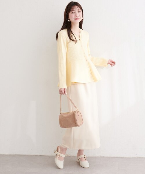 natural couture(ナチュラルクチュール)の「ランダムリブVネックペプラムカーディガン(カーディガン/ボレロ・レディース・サックスブルー/ブラック/オフホワイト/イエロー・FREE)」の5枚目の写真