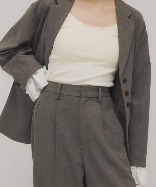 KBF（ケイビーエフ）の「スパゲティストラップカップ付きキャミ（キャミソール・レディース・アイボリー/チャコールグレー/カーキ・ONE）」の4枚目の写真