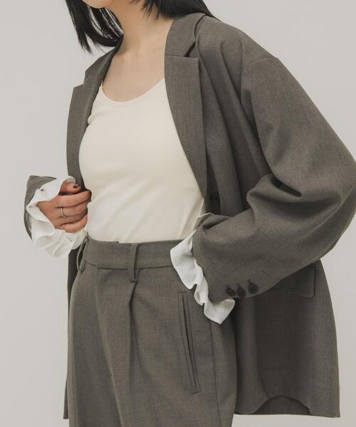 KBF（ケイビーエフ）の「スパゲティストラップカップ付きキャミ（キャミソール・レディース・アイボリー/チャコールグレー/カーキ・ONE）」の5枚目の写真