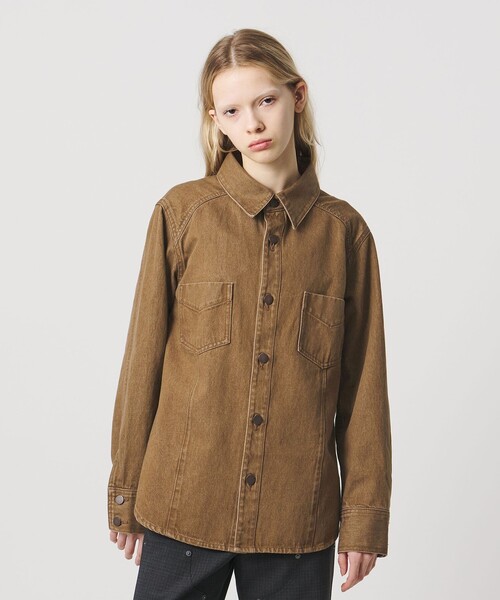 ATTISESSION(アティセッション)の「<ATTISESSION>ブラウン デニム シャツ(シャツ/ブラウス・レディース・ブラウン系・38/36)」の2枚目の写真