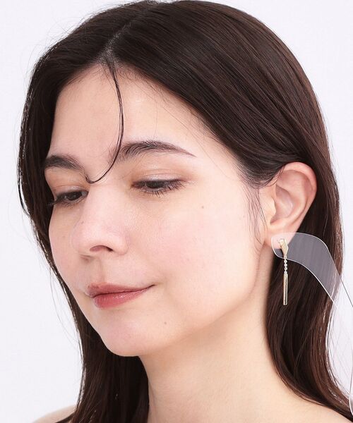 OPAQUE.CLIP(オペークドットクリップ)の「ダイヤシェイプメタル×ビジュー ピアス(ピアス(両耳用)・レディース・シルバー/ゴールド・00)」の7枚目の写真