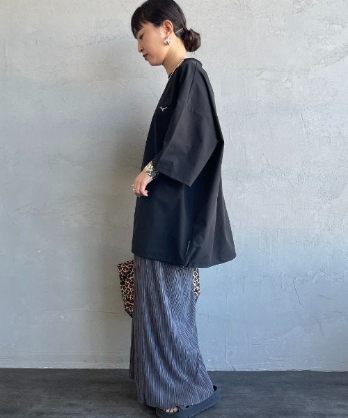 MIZUNO（ミズノ　）の「【WEB先行予約】[MIZUNO/ミズノ] 別注 4WAYストレッチ バックプリントTシャツ（Tシャツ/カットソー・レディース・ネイビー/チャコール/ブラック・S/XL/L/M）」の4枚目の写真