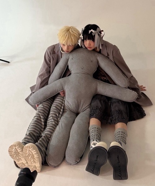 Never mind the XU / Chikashitsu+（ネバーマインド ザ エックスユー / チカシツプラス）の「【Nerd out XU】big stripe tailored jacket / 【ナードアウトエックスユー】ビッグストライプテーラードジャケット <着用動画あり>（テーラードジャケット・メンズ・グレー・M）」の8枚目の写真