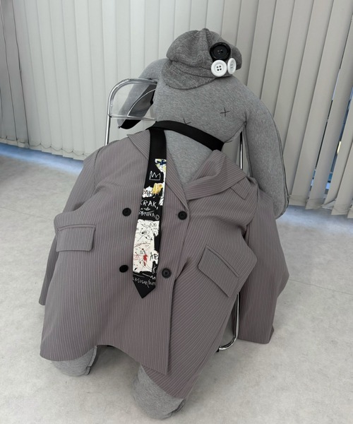 Never mind the XU / Chikashitsu+（ネバーマインド ザ エックスユー / チカシツプラス）の「【Nerd out XU】big stripe tailored jacket / 【ナードアウトエックスユー】ビッグストライプテーラードジャケット <着用動画あり>（テーラードジャケット・メンズ・グレー・M）」の2枚目の写真