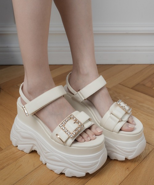 LIPSERVICE(リップサービス)の「BIGビジュースポーツサンダル(サンダル・レディース・ブラック/アイボリー・L/M/S)」の1枚目の写真