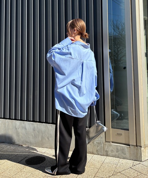 ISOOK(アイスー)の「【ISOOK / アイスー】オーバーサイズスキッパーシャツ / ブラウス 長袖 ルーズ ビッグシルエット ワッシャー しわ加工 無地 ブルー ブラック ホワイト 青シャツ 白シャツ 黒 ZOZOTOWN限定(シャツ/ブラウス・レディース・ホワイト/ブルー/ブラック・FREE)」の19枚目の写真