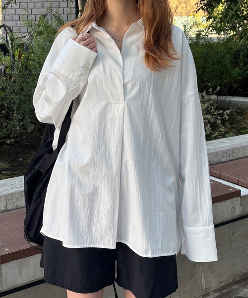 ISOOK(アイスー)の「【ISOOK / アイスー】オーバーサイズスキッパーシャツ / ブラウス 長袖 ルーズ ビッグシルエット ワッシャー しわ加工 無地 ブルー ブラック ホワイト 青シャツ 白シャツ 黒 ZOZOTOWN限定(シャツ/ブラウス・レディース・ホワイト/ブルー/ブラック・FREE)」の6枚目の写真