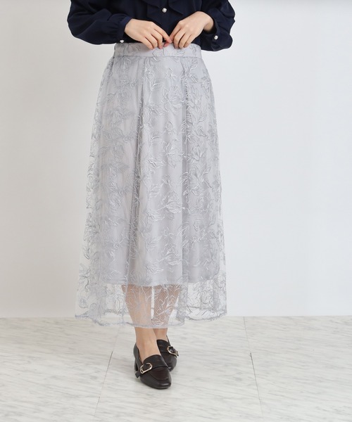 ASTORIA ODIER(アストリアオディール)の「オーガンジー刺繍スカート(スカート・レディース・アイボリー/サックスブルー・MEDIUM/LARGE)」の2枚目の写真