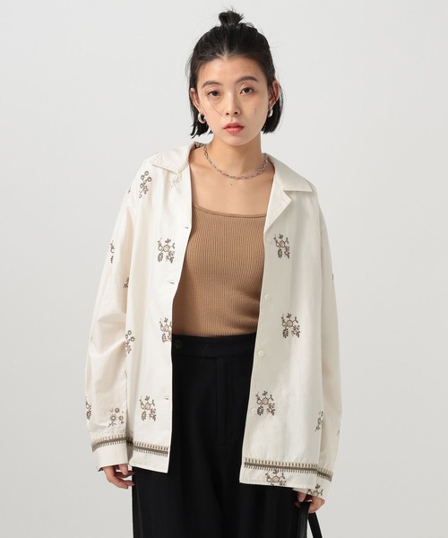 BAYFLOW(ベイフロー)の「エンブロイダリーシャツ(シャツ/ブラウス・レディース・オフホワイト/ブラック・FREE)」の1枚目の写真