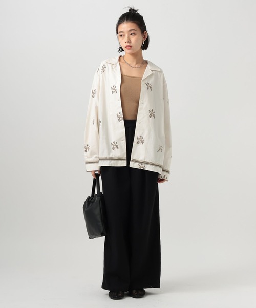 BAYFLOW(ベイフロー)の「エンブロイダリーシャツ(シャツ/ブラウス・レディース・オフホワイト/ブラック・FREE)」の3枚目の写真