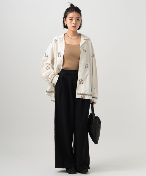 BAYFLOW(ベイフロー)の「エンブロイダリーシャツ(シャツ/ブラウス・レディース・オフホワイト/ブラック・FREE)」の4枚目の写真