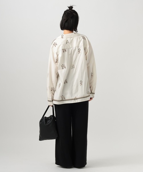 BAYFLOW(ベイフロー)の「エンブロイダリーシャツ(シャツ/ブラウス・レディース・オフホワイト/ブラック・FREE)」の7枚目の写真