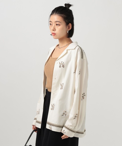 BAYFLOW(ベイフロー)の「エンブロイダリーシャツ(シャツ/ブラウス・レディース・オフホワイト/ブラック・FREE)」の11枚目の写真