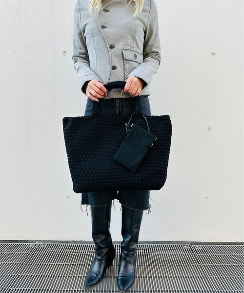 IO(イオ)(イオ)の「HERB/Intrecciato Middle Tote Bag with Pouch/ポーチ付きミドルトートバッグ(トートバッグ・レディース・ブラウン/グレー/ブラック・FREE)」の1枚目の写真