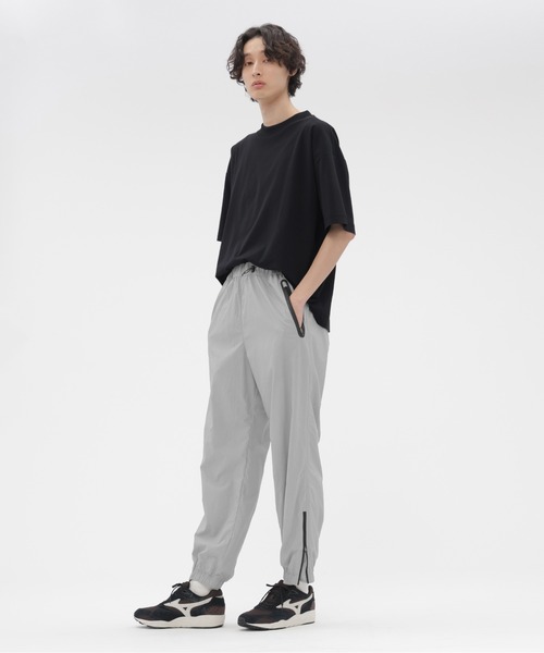 MARGARET HOWELL(マーガレットハウエル)の「RECYCLED NYLON LIGHTWEIGHT POP(その他パンツ・メンズ・ブラック/グレー・X-LARGE/MEDIUM/LARGE)」の2枚目の写真
