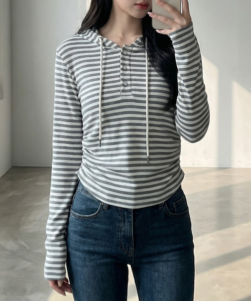VIVID LADY(ビビッドレディー)の「サイドシャーリング ボーダーフーディー(Tシャツ/カットソー・レディース・グレー/ブラック・FREE)」の5枚目の写真