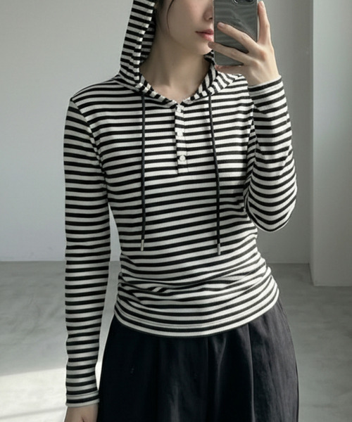 VIVID LADY(ビビッドレディー)の「サイドシャーリング ボーダーフーディー(Tシャツ/カットソー・レディース・グレー/ブラック・FREE)」の14枚目の写真
