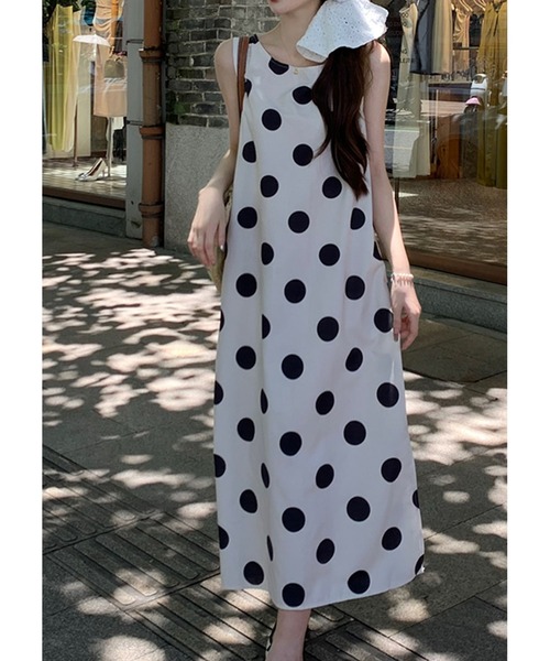 LUCPY(ラクピー)の「ビッグドット ノースリーブ ロングワンピース(ワンピース・レディース・ホワイト・XX-LARGE/X-LARGE/LARGE/MEDIUM)」の1枚目の写真