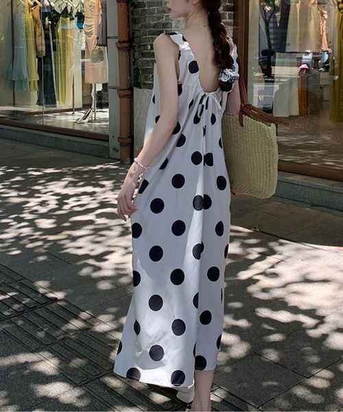 LUCPY(ラクピー)の「ビッグドット ノースリーブ ロングワンピース(ワンピース・レディース・ホワイト・XX-LARGE/X-LARGE/LARGE/MEDIUM)」の5枚目の写真