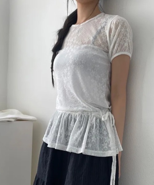 Teem Store(チームストア)の「星柄フリルレースシアートップス パフスリーブ半袖(Tシャツ/カットソー・レディース・ホワイト/ブラック・F)」の1枚目の写真