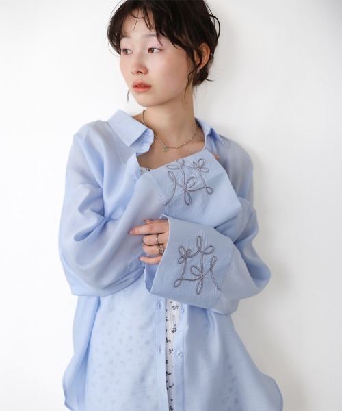 Bab（バブ）の「コード刺しゅうワイドカフスオーバーシャツ（シャツ/ブラウス・レディース・ブルー/オフホワイト/イエロー・M）」の3枚目の写真