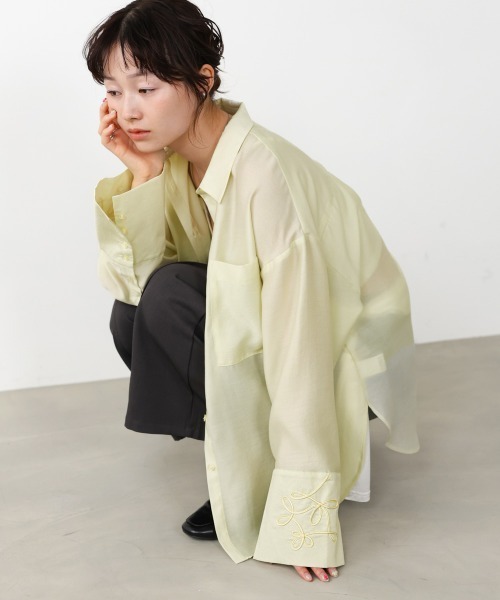 Bab（バブ）の「コード刺しゅうワイドカフスオーバーシャツ（シャツ/ブラウス・レディース・ブルー/オフホワイト/イエロー・M）」の22枚目の写真
