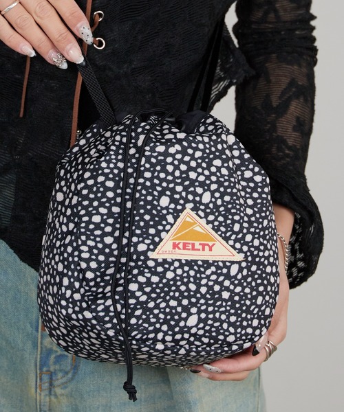 KELTY（ケルティ）の「KELTY/ケルティ ES KINCHAKU SHOULDER 巾着バッグ ミニバッグ 2026年春夏（ショルダーバッグ・メンズ・スカイブルー/ブラック/ベージュ/ネイビー/オリーブ/セージグリーン/タン/マスタード/ホワイト系その他/ブラック系その他/ブラウン系その他/レオパード/アニマル・FREE）」の3枚目の写真