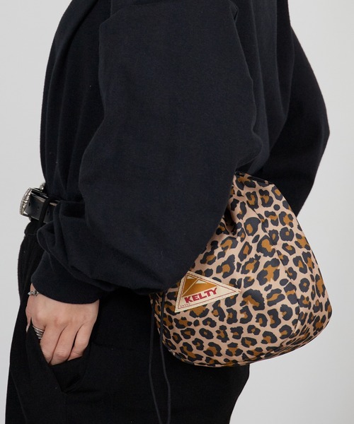 KELTY（ケルティ）の「KELTY/ケルティ ES KINCHAKU SHOULDER 巾着バッグ ミニバッグ 2026年春夏（ショルダーバッグ・メンズ・スカイブルー/ブラック/ベージュ/ネイビー/オリーブ/セージグリーン/タン/マスタード/ホワイト系その他/ブラック系その他/ブラウン系その他/レオパード/アニマル・FREE）」の12枚目の写真