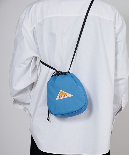 KELTY（ケルティ）の「KELTY/ケルティ ES KINCHAKU SHOULDER 巾着バッグ ミニバッグ 2026年春夏（ショルダーバッグ・メンズ・スカイブルー/ブラック/ベージュ/ネイビー/オリーブ/セージグリーン/タン/マスタード/ホワイト系その他/ブラック系その他/ブラウン系その他/レオパード/アニマル・FREE）」の9枚目の写真