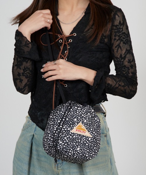 KELTY（ケルティ）の「KELTY/ケルティ ES KINCHAKU SHOULDER 巾着バッグ ミニバッグ 2026年春夏（ショルダーバッグ・メンズ・スカイブルー/ブラック/ベージュ/ネイビー/オリーブ/セージグリーン/タン/マスタード/ホワイト系その他/ブラック系その他/ブラウン系その他/レオパード/アニマル・FREE）」の21枚目の写真