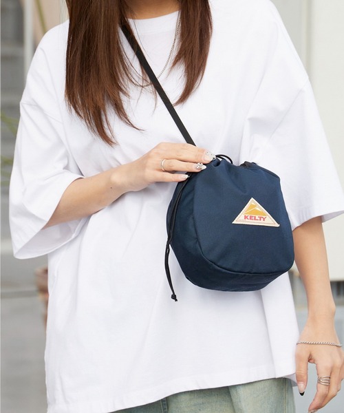 KELTY（ケルティ）の「KELTY/ケルティ ES KINCHAKU SHOULDER 巾着バッグ ミニバッグ 2026年春夏（ショルダーバッグ・メンズ・スカイブルー/ブラック/ベージュ/ネイビー/オリーブ/セージグリーン/タン/マスタード/ホワイト系その他/ブラック系その他/ブラウン系その他/レオパード/アニマル・FREE）」の16枚目の写真