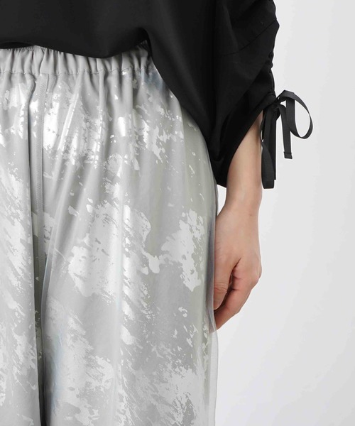 LUCA/LADY LUCK LUCA（ルカ/レディラックルカ）の「LC/LLL ジョーゼット箔プリントチュールレイヤードパンツ（その他パンツ・レディース・ブラック/ゴールド/シルバー・FREE）」の18枚目の写真