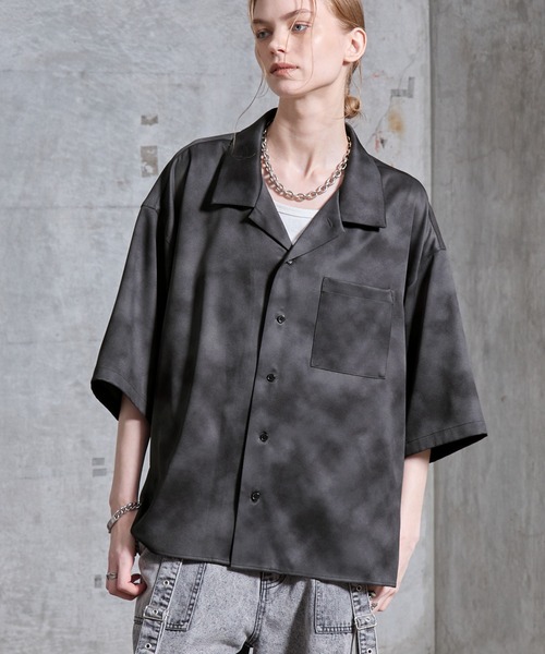 SERACE(セラス)の「【SERACE】2way loose drape vintage patterned short sleeve shirt / 2wayルーズドレープヴィンテージ柄半袖シャツ(シャツ/ブラウス・メンズ・ブラック/ホワイト・L/M/S)」の2枚目の写真