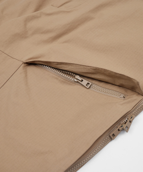KALAPATTHAR(カラパタール)の「CN Wide Ankle Zipped Cargo Pants - BEIGE(その他パンツ・メンズ・その他・MEDIUM/LARGE/X-LARGE)」の5枚目の写真