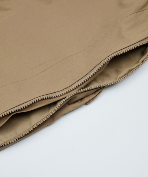 KALAPATTHAR(カラパタール)の「CN Wide Ankle Zipped Cargo Pants - BEIGE(その他パンツ・メンズ・その他・MEDIUM/LARGE/X-LARGE)」の6枚目の写真