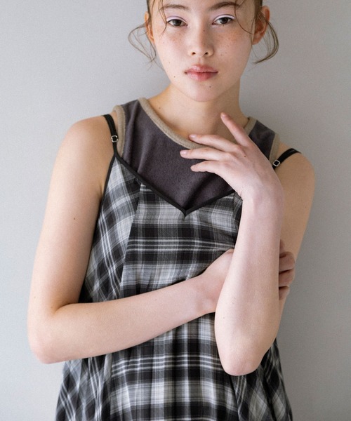 KBF（ケイビーエフ）の「チェックプリーツキャミワンピース（ワンピース・レディース・レッド系その他/ブラウン系その他/ブラック系その他・ONE）」の4枚目の写真