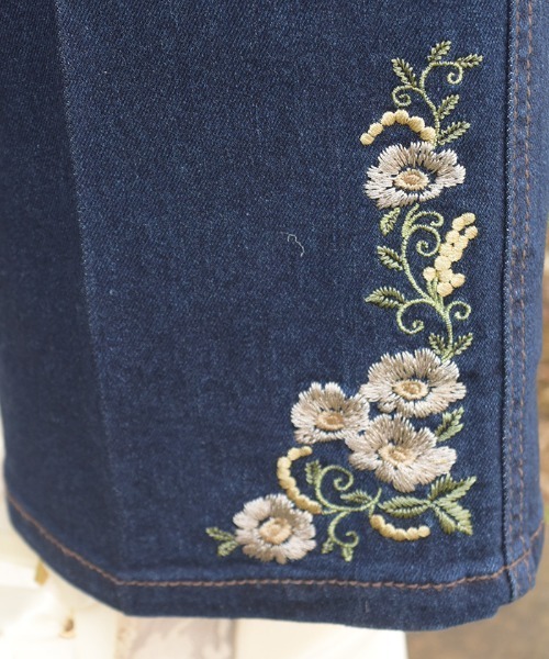 axes femme（アクシーズファム）の「フラワー刺繍裏ゴムデニムＰＴ（その他パンツ・レディース・ケミカルウォッシュ/インディゴブルー・MEDIUM/LARGE）」の19枚目の写真